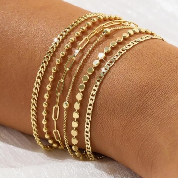 Gold bracelet stack includes 6 pieces jewelry collection - Picture 1 of 3